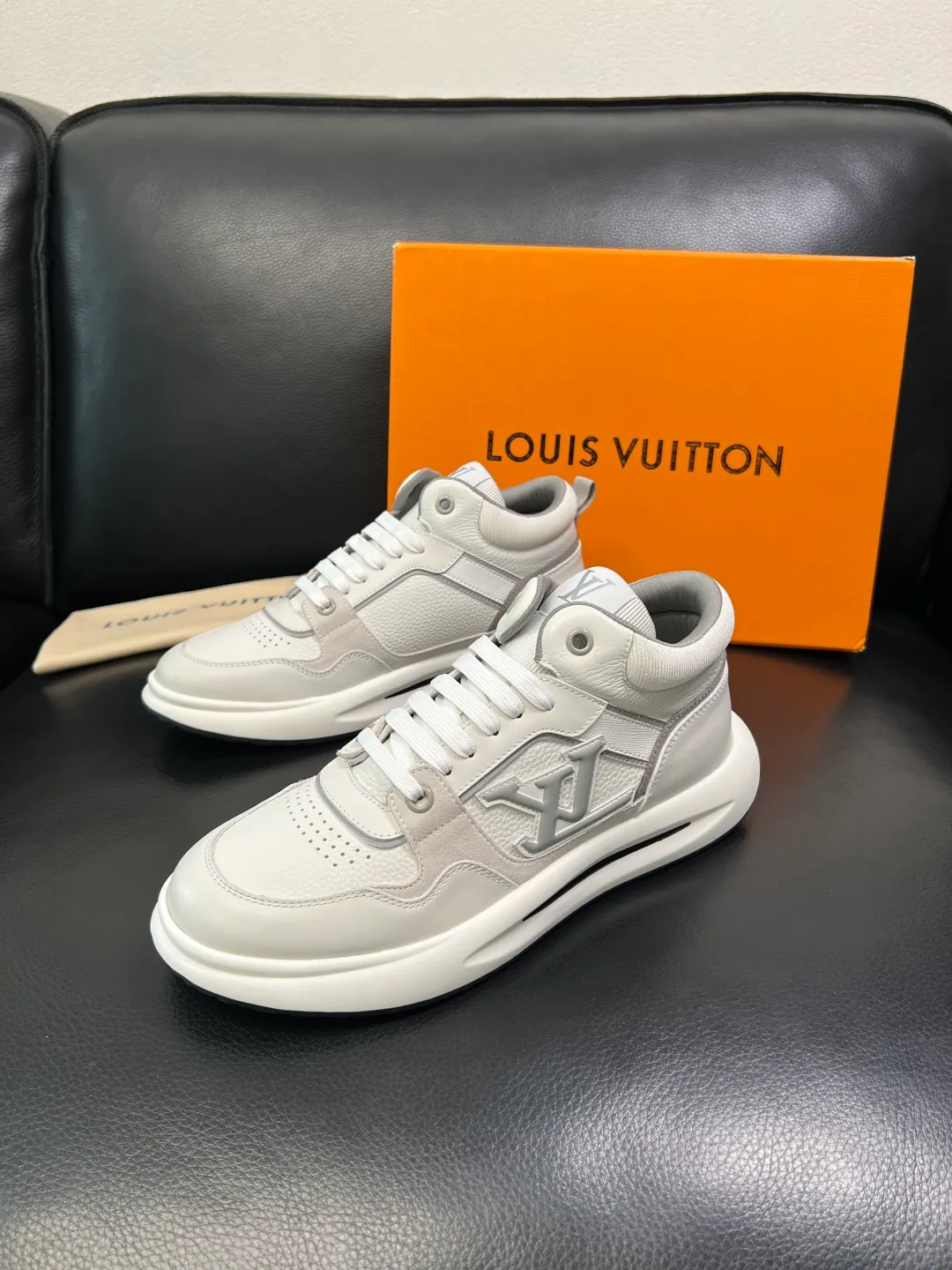 Men's shoes 💰820 Lv high quality top crafts Louis Vuitton, sports sneakers counter synchronization, uppers imported from Italy, high quality splicing colorful complex crafts, imported mesh pads soft and comfortable, soles: original soles specially provided by the original factory, T men's shoes 💰U exclusive movable molded soles super comfortable, original factory single goods, code number 39-44 (customized 38 45)